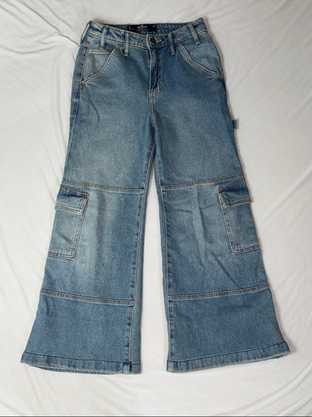 NWOT Hollister Women’s Light Wash Blue Denim Flare Wide-Leg Cargo Jeans